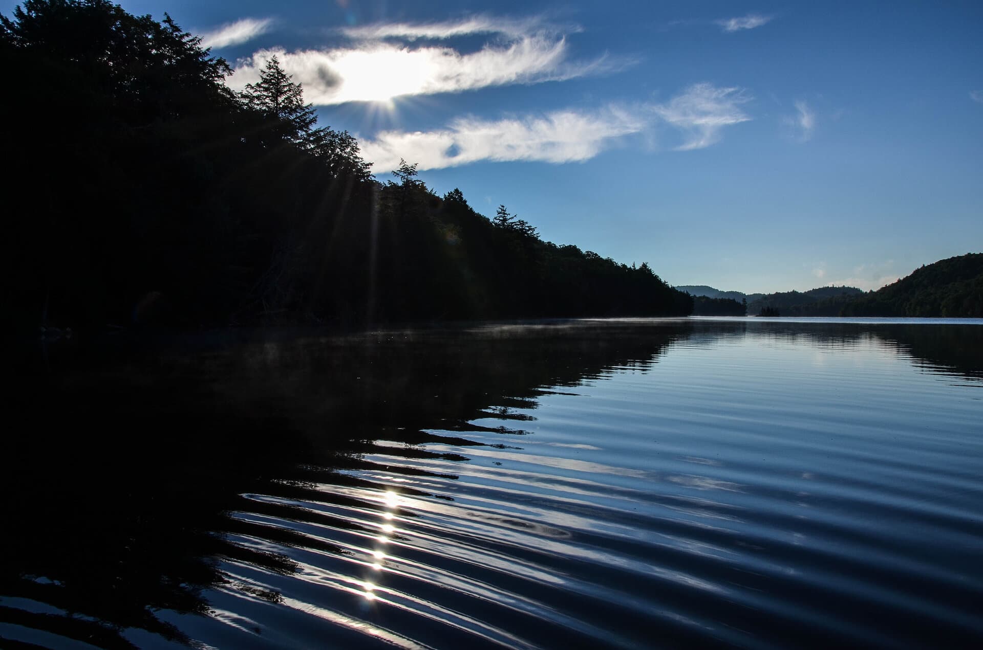 Lever de soleil sur le lac Matabi, Laurentides